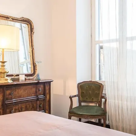 Luxury Spanish Steps Terrace Apartment *